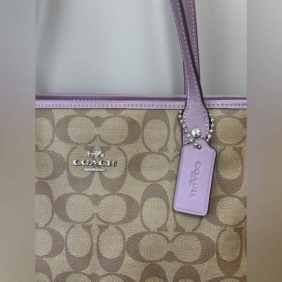 COACH City Tote Signature Khaki Monogram Rare Lilac Leather Strap and Detail - Picture 10 of 10